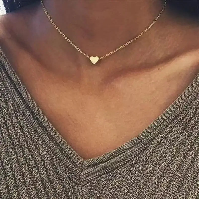 Fashion Exquisite Love Women's Necklace, imple Style Alloy Love Clavicle Pendant, Suitable For Temperament Women Jewelry Gifts