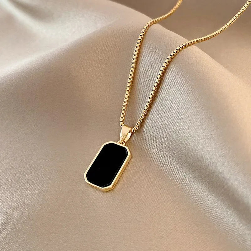 Fashion Exquisite Love Women's Necklace, imple Style Alloy Love Clavicle Pendant, Suitable For Temperament Women Jewelry Gifts